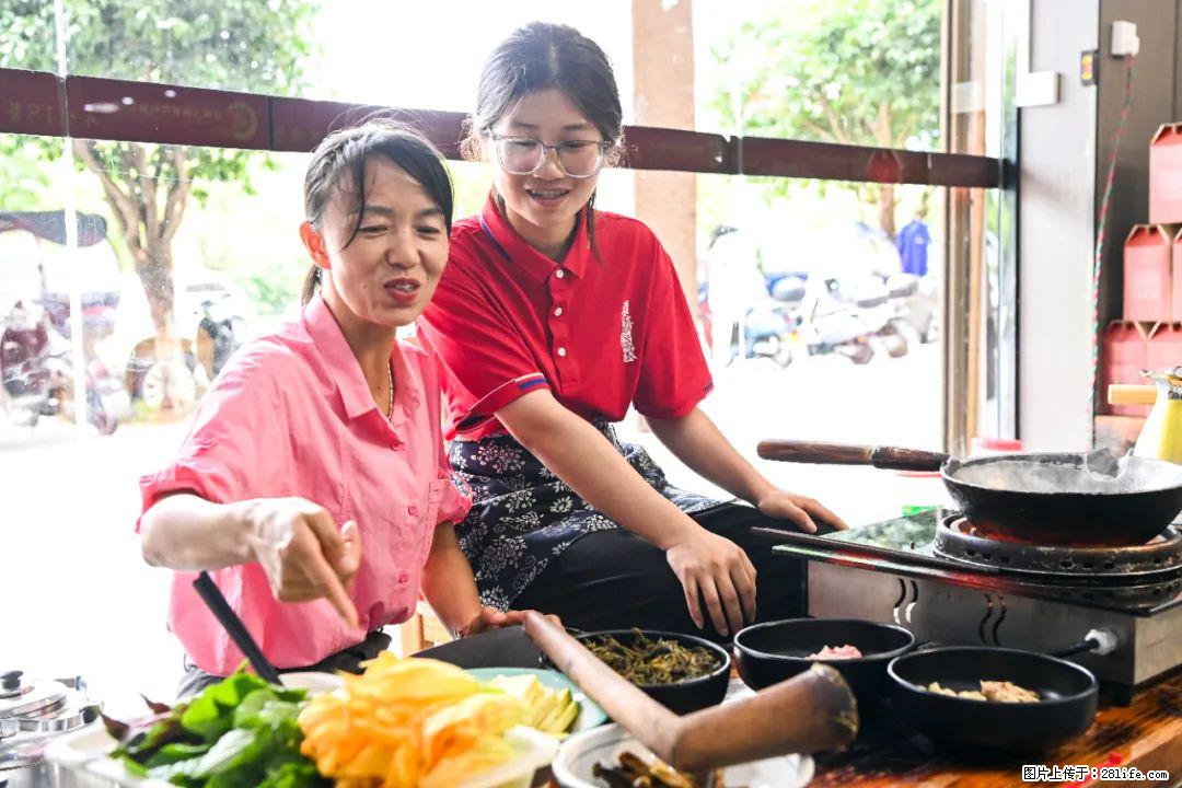 全网追的“扁担女孩”，找了一份暑假工，时薪12元 - 淮北生活资讯 - 淮北28生活网 huaibei.28life.com