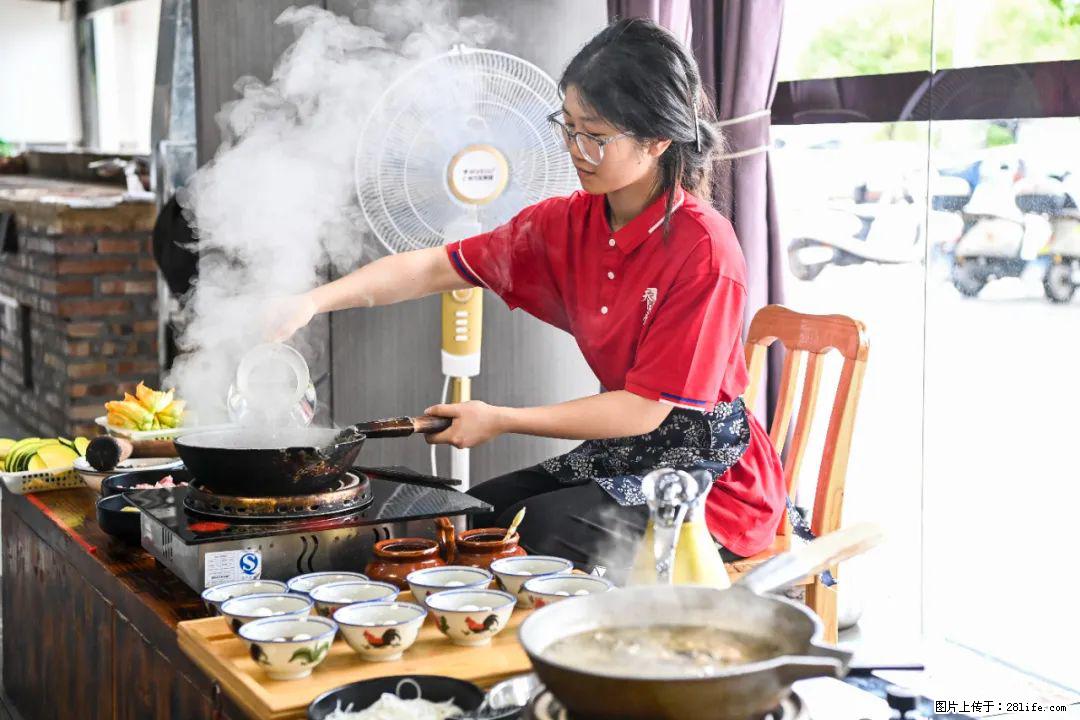 全网追的“扁担女孩”，找了一份暑假工，时薪12元 - 淮北生活资讯 - 淮北28生活网 huaibei.28life.com